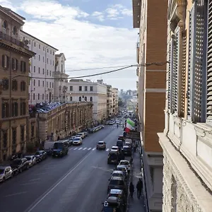 Konukevi Colosseo Prestige, Roma