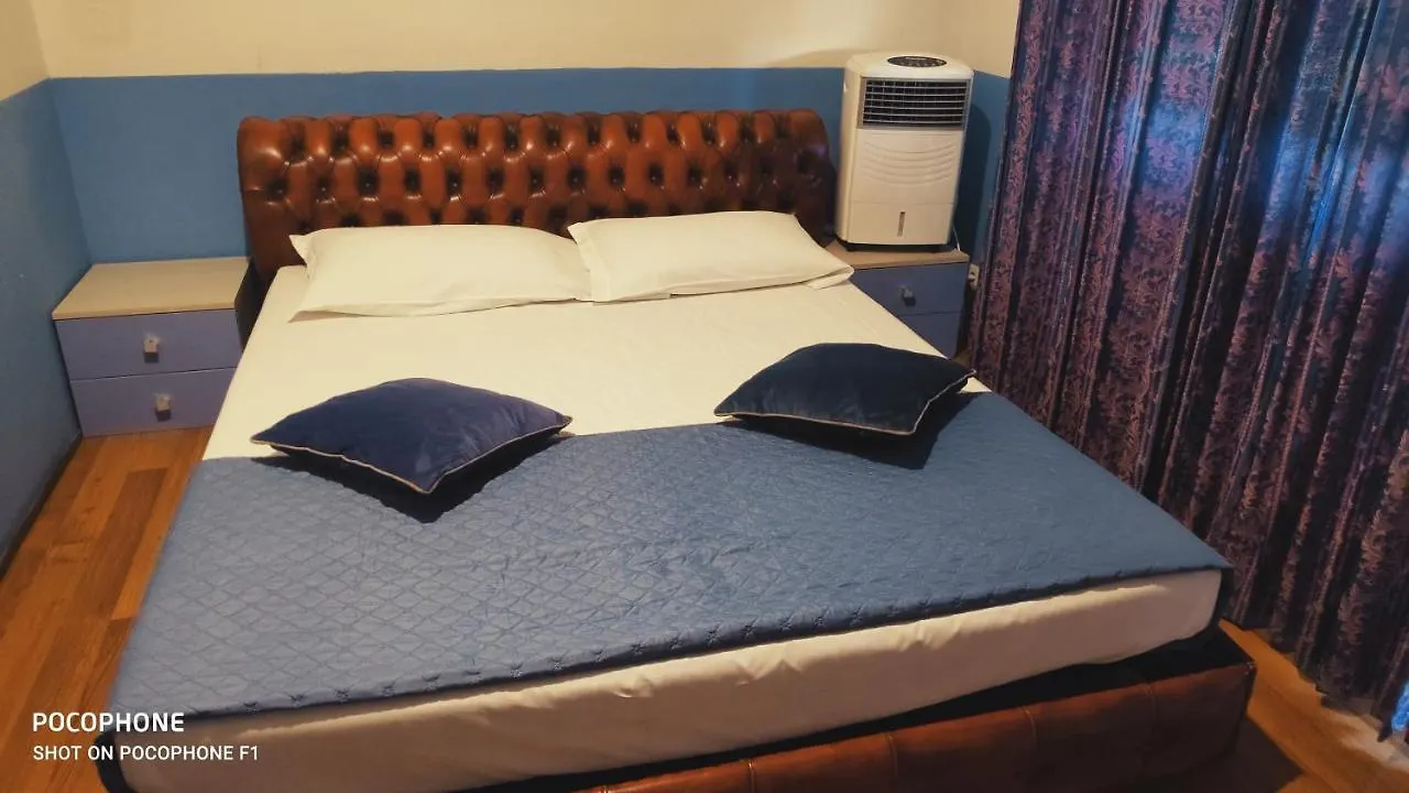 Two Ducks Hostel Рим