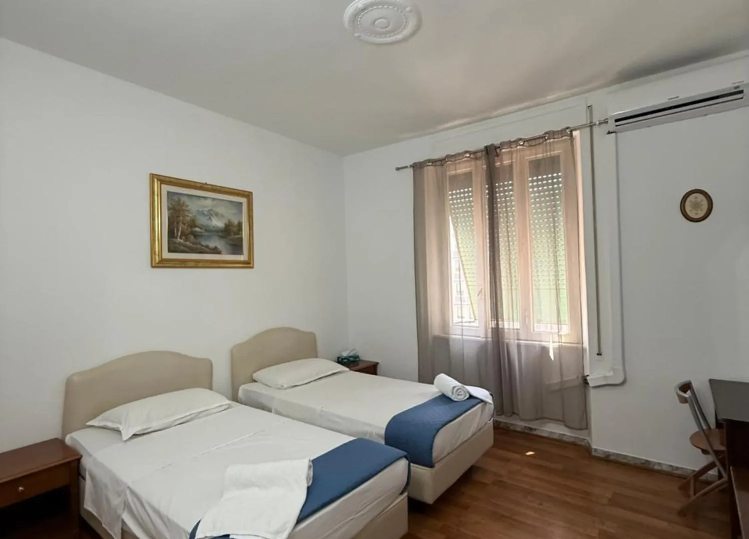 Two Ducks Hostel Rome Italy