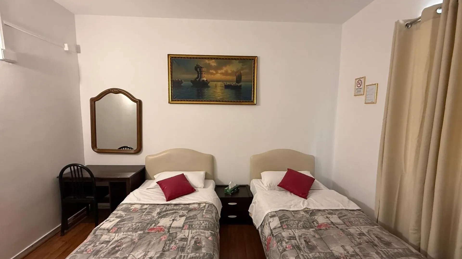 Two Ducks Hostel Rome